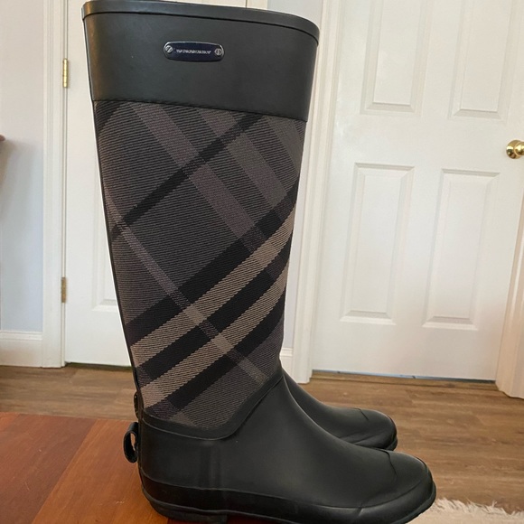 LIKE NEW: Burberry London House Rubber Riding Boots size 37 (US 7/7.5) - Picture 6 of 7